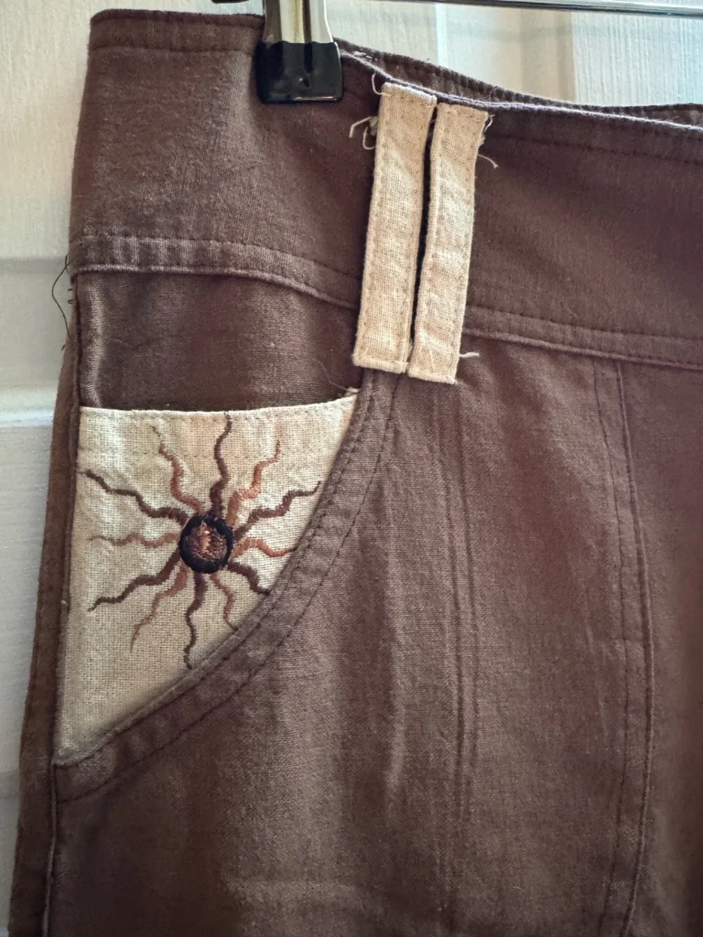 Kathmandu Imports Embroidered Sun Pocket Brown Cargo Cropped Pants Womens Medium - Picture 3 of 16